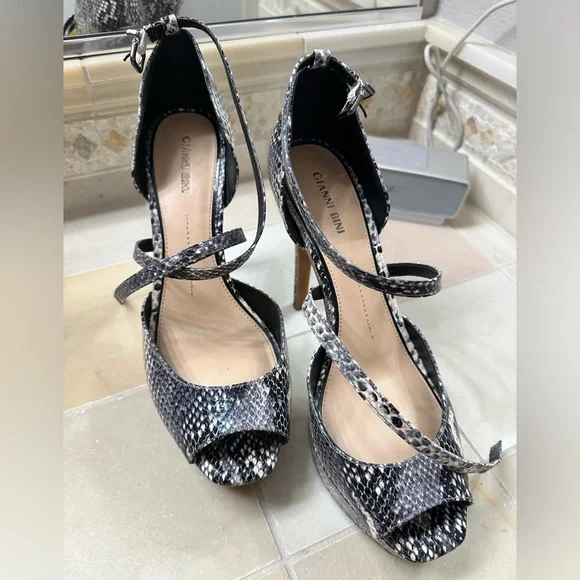 Gianni Bini platform heels - Picture 2 of 4